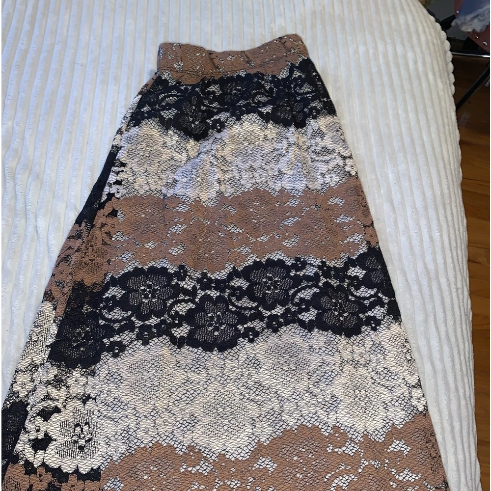 Lace skirt